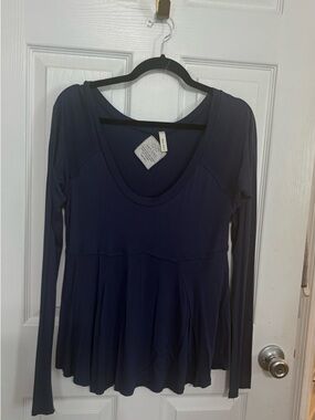 Women's Navy Long-Sleeve Scoop-Neck Peplum Top